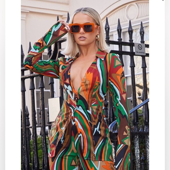 PRETTYLITTLETHING abstract print chiffon fitted shirt women size 6 v-neck NWT - Picture 1 of 8